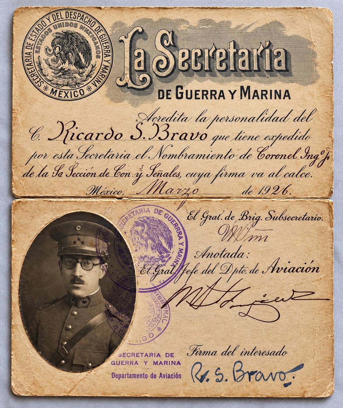 Credencial de la Secretaría de Guerra y Marina con fotografía de Don Ricardo Santiago Bravo Arandia